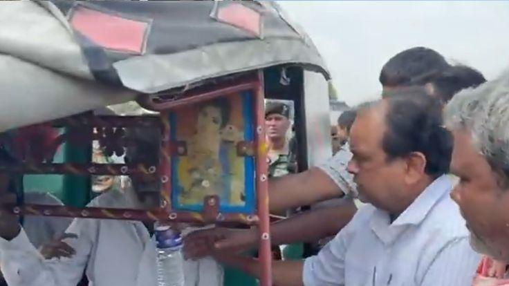 खामख्वाह: हर चीज में बस राजनीति... भाजपाइयों इंसानियत भी कोई चीज है कि नहीं?